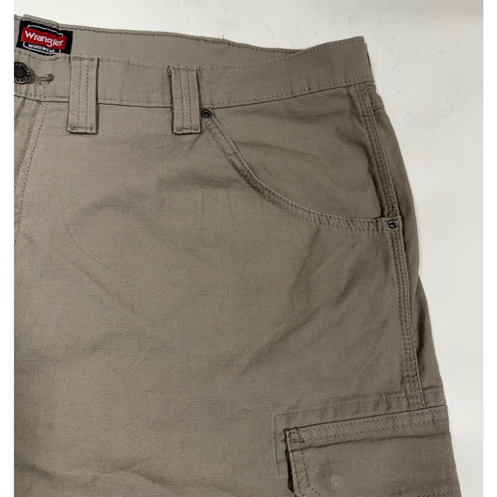 Wrangler Workwear cargo shorts heavy duty outdoor ripstop Men’s Size 42 - Picture 2 of 15